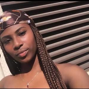 Meet your Posher, Mia